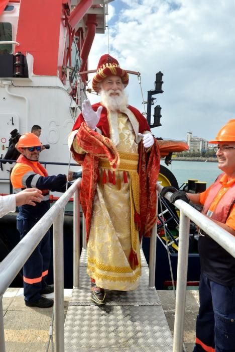 REYES MAGOS LLEGADA BARCO