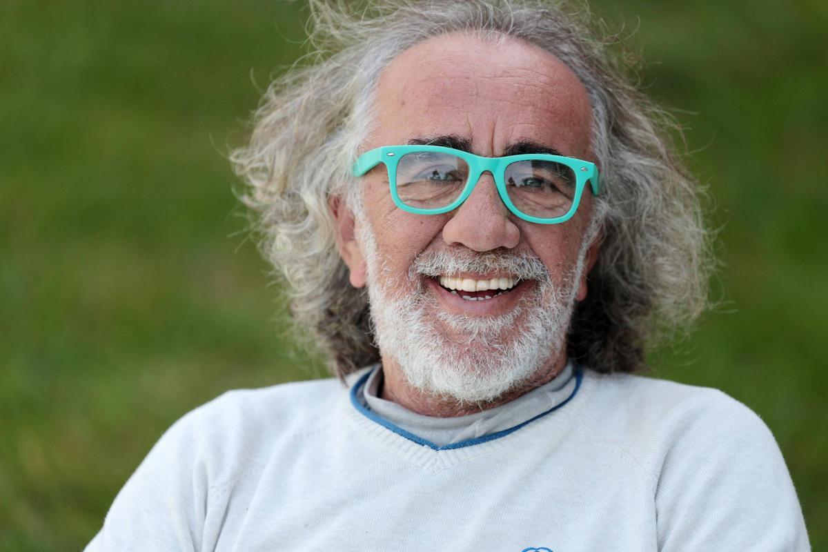 Teo Cardalda, en un posado para FARO en su casa en Galicia.