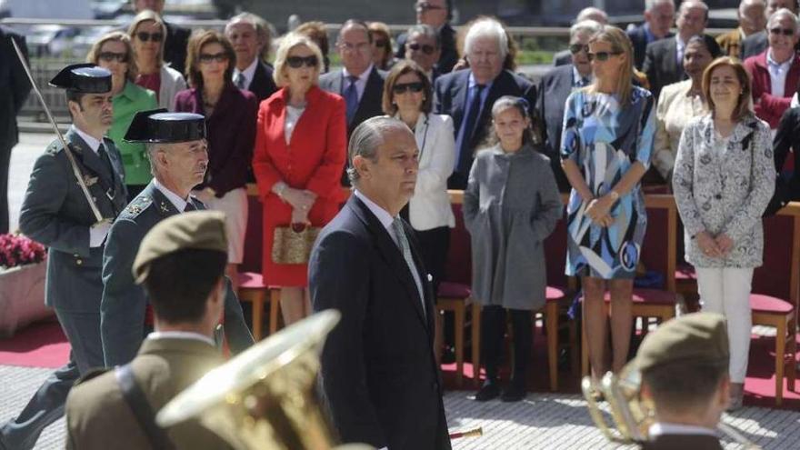 El director general de la Guardia Civil, ayer, en A Coruña en el 171 aniversario del cuerpo de seguridad.