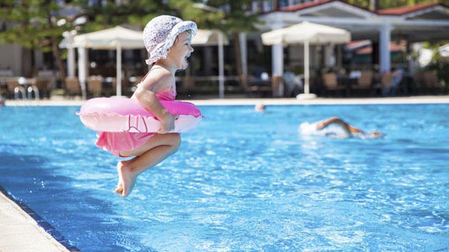 Niños en la piscina: precauciones básicas