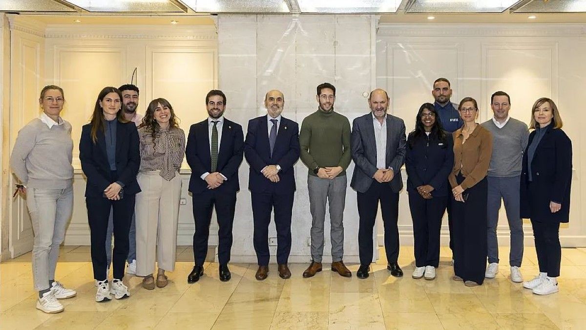 Rafael Louzán recibe en Madrid a la delegación de FIFA que visita las sedes del Mundial 2030