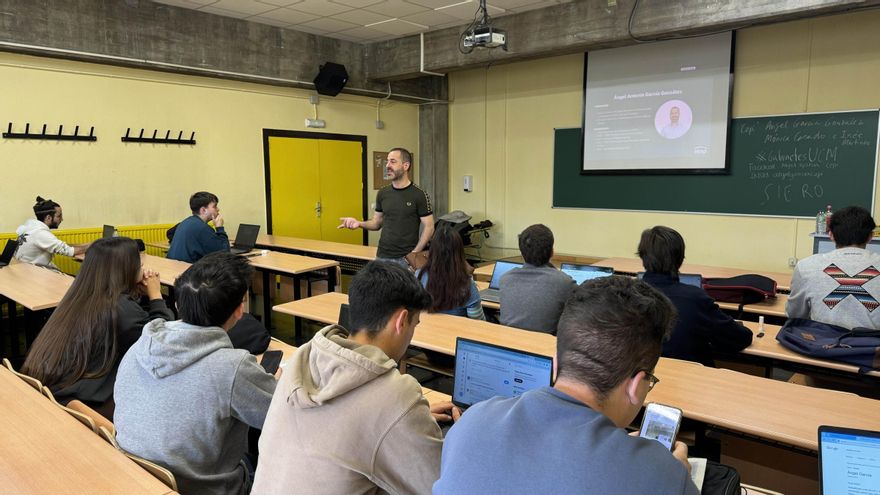 La marca Siero llega a las aulas de la Complutense: así fue la ponencia del alcalde en una clase sobre comunicación política