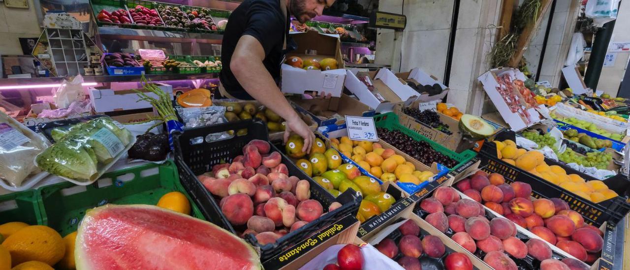 Frutas y verduras en Frutería Díaz Hernández, en el mercado de El Puerto.