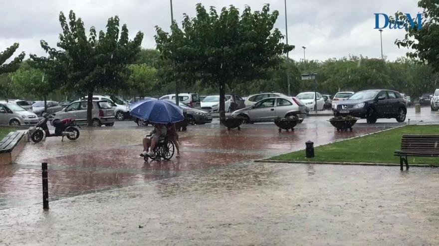 Cae un intenso aguacero sobre la ciudad de Manacor