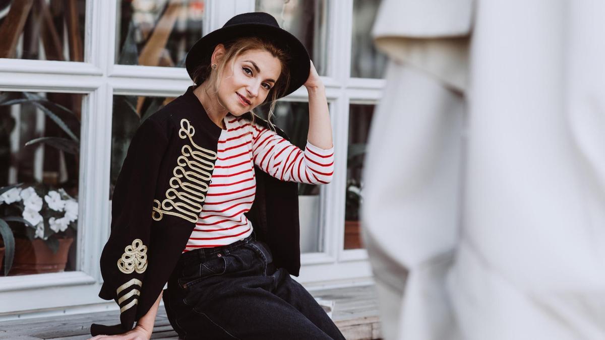 TENDENCIA 2026 | Del uniforme militar al ‘street style’: el regreso imparable de la chaqueta napoleónica