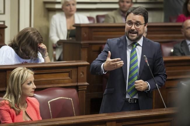 18/04/2017.CANARIAS POLITICA.Pleno del Parlamento de Canarias..Fotos: Carsten W. Lauritsen