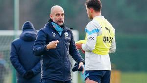 Guardiola, en un entrenamiento con el Manchester City.