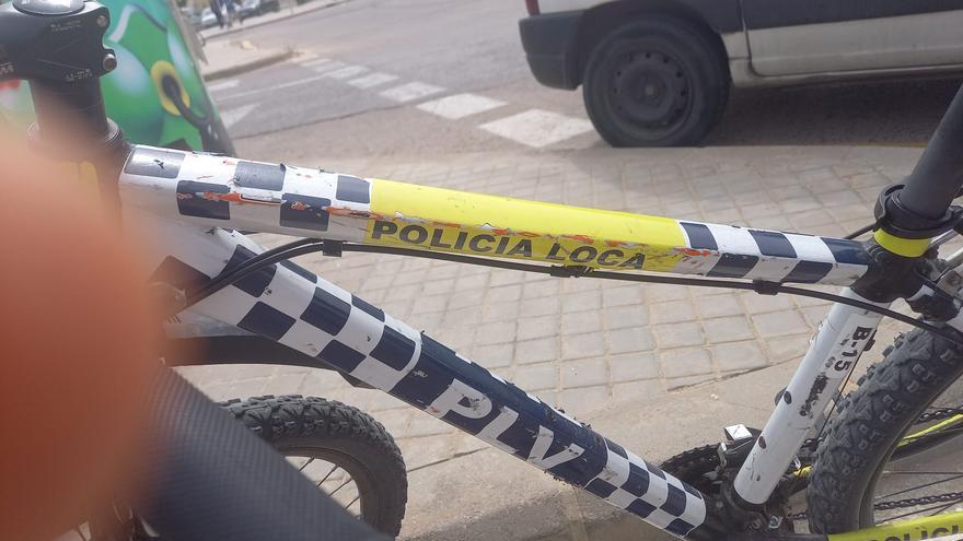 Multan a un jubilado por reirse de una bicicleta donde se leía &quot;policía loca&quot;