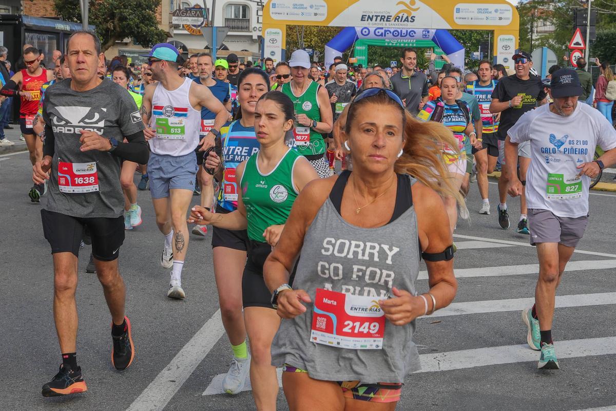 Multitudinaria media maratón entre O Grove y Sanxenxo Multitudinaria media maratón entre O Grove y Sanxenxo