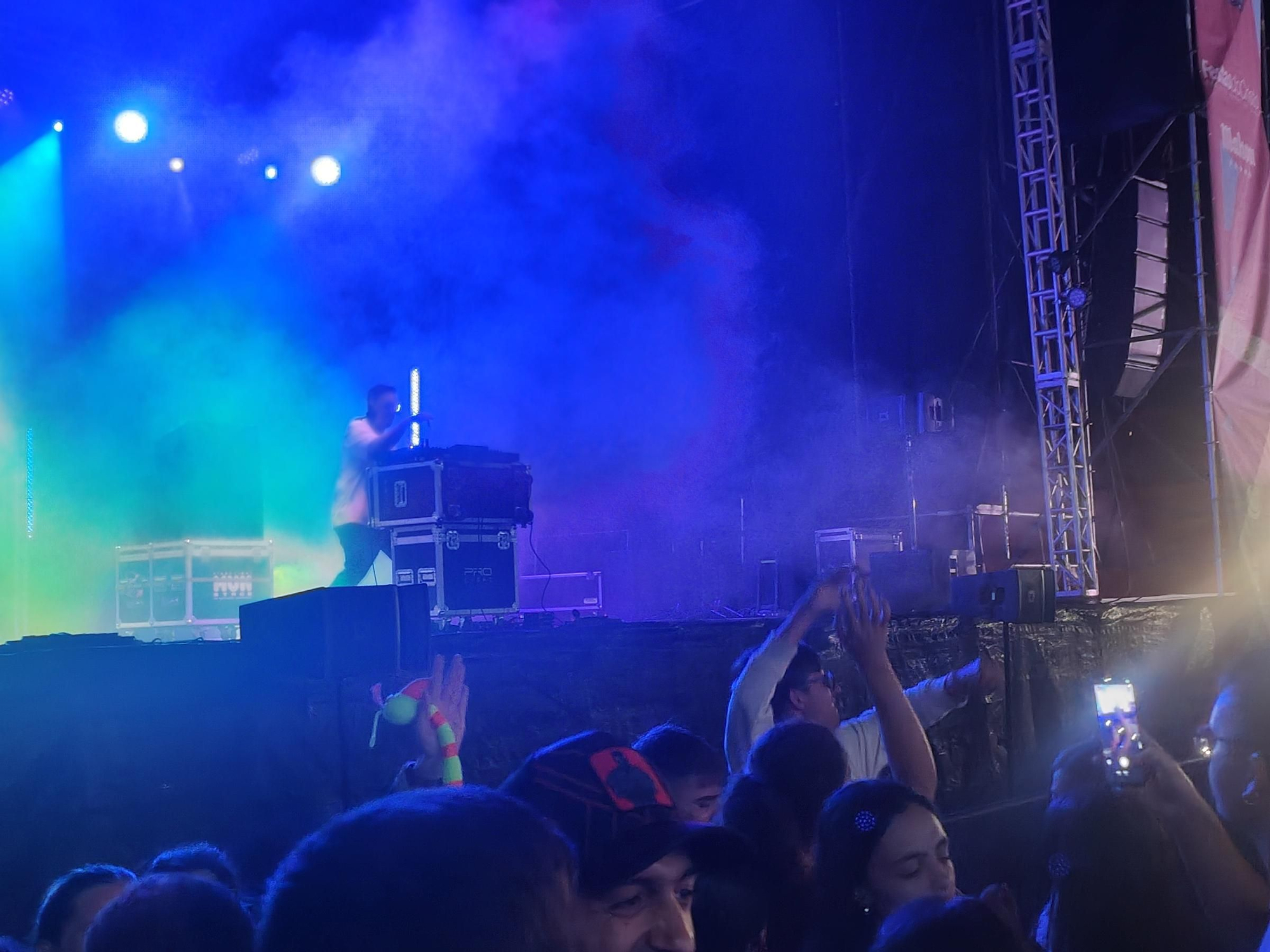 Dj Michi triunfa en el inicio de las Festas do Cristo de Cangas
