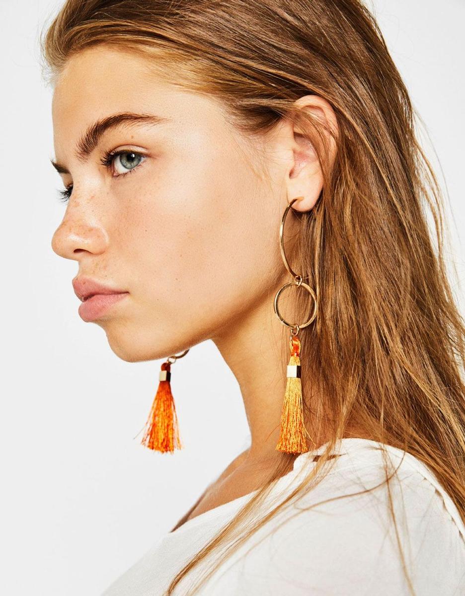 Pendientes grandes: naranjas de Bershka