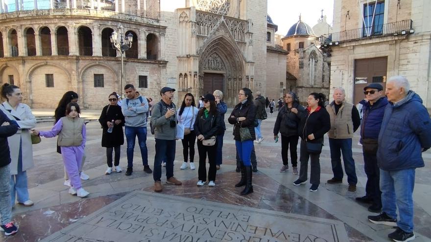 València se corta la lengua