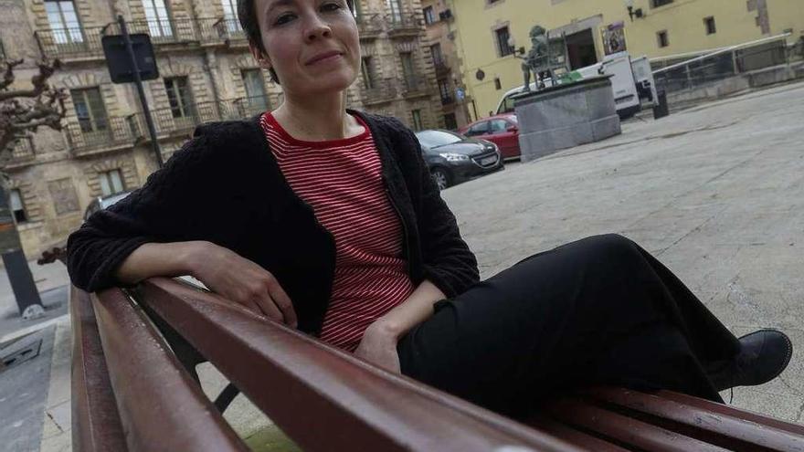 Laura Covasí, ayer, en la plaza de Camposagrado.