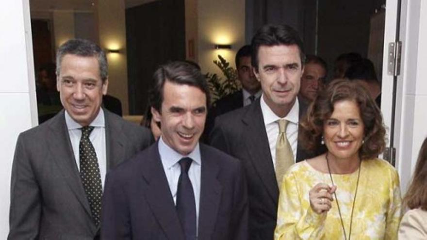 Aznar: “La actitud de no estar contra nadie, sino de estar con los españoles”