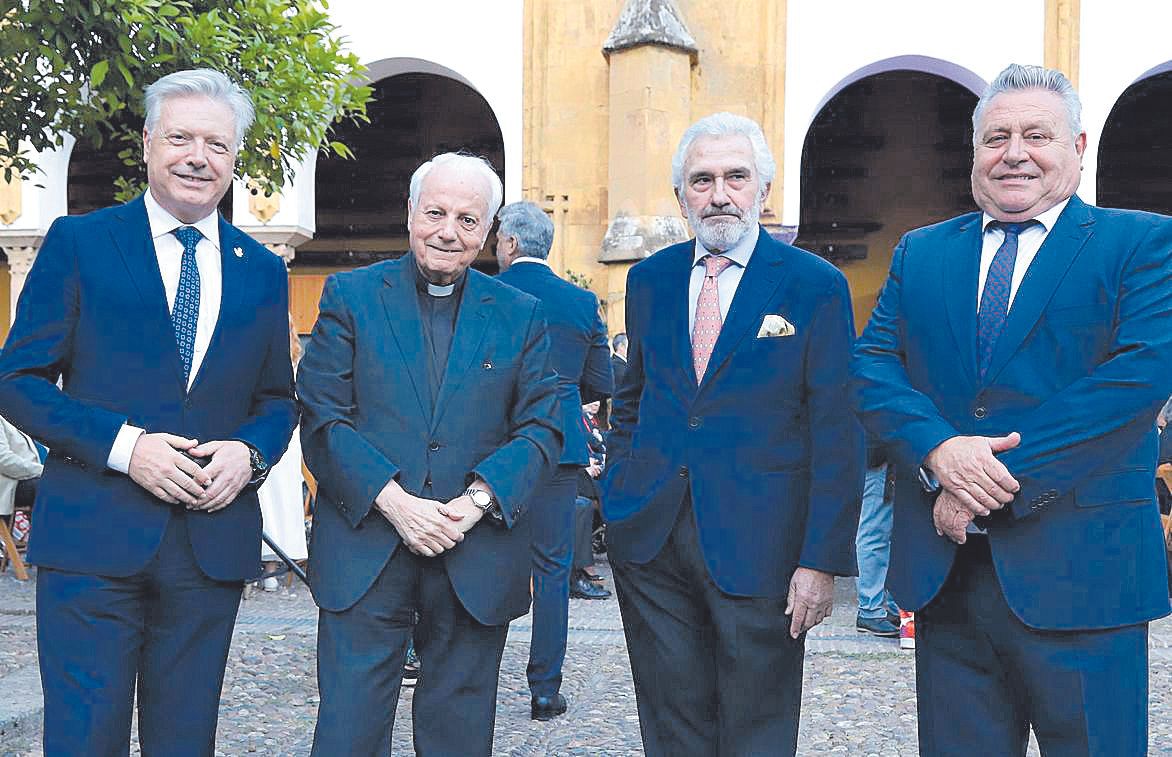 45.	Juan José Primo Jurado, Antonio Gil, Ignacio Fernández de Mesa e Isidro López Magdaleno.