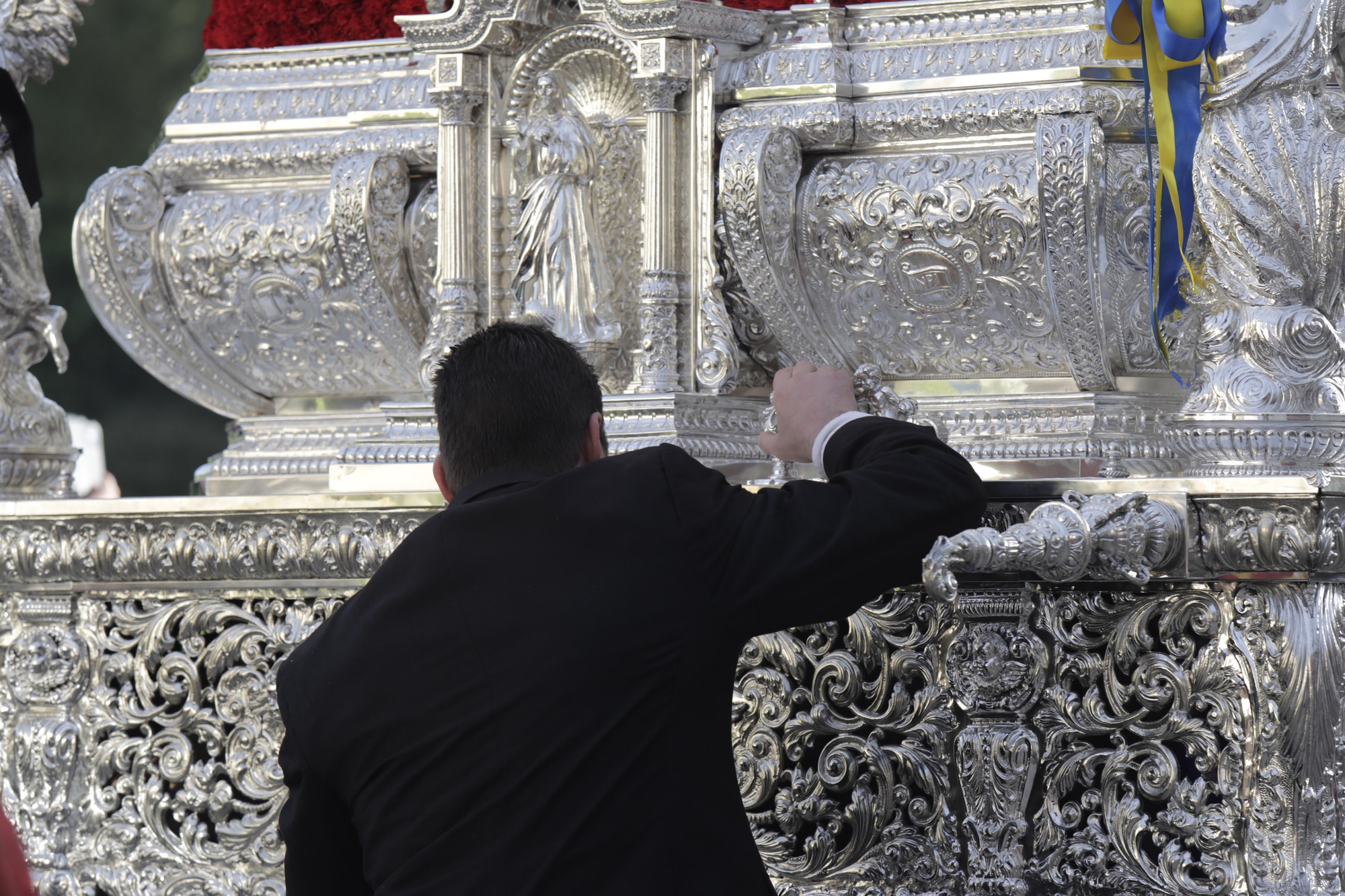Los Estudiantes llevan al Señor de la Sentencia desde el cielo al Paraíso