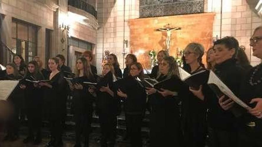 La Schola Cantorum de Grado, en plena actuación.