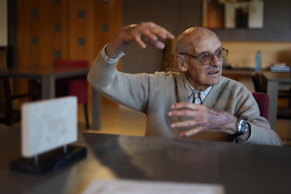 El escultor Adolf Aymat cumple 94 años El escultor Adolf Aymat cumple 94 años