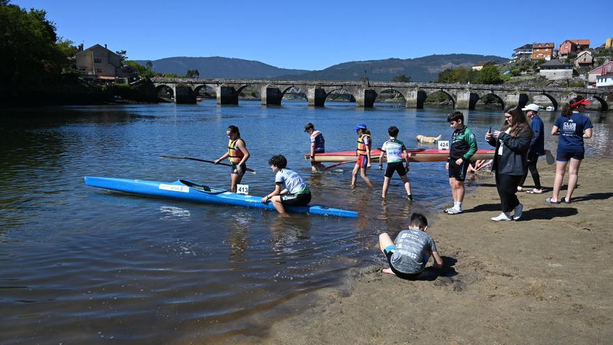 Ponteverán 2025: talleres gratuitos en el Observatorio de Cotobade, paddle surf en el Lérez y un minicampamento de «regreso a la prehistoria»