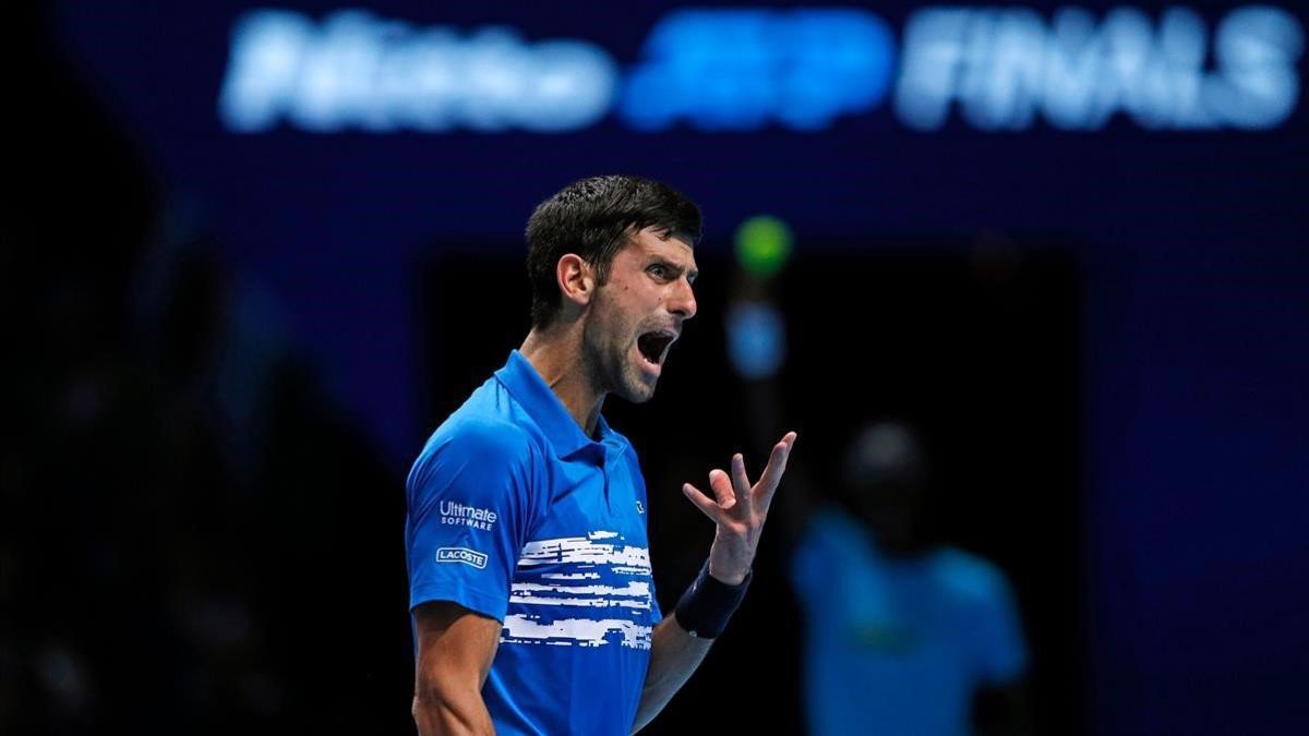 Djokovic expresa su rabia durante el partido contra Berrettini.