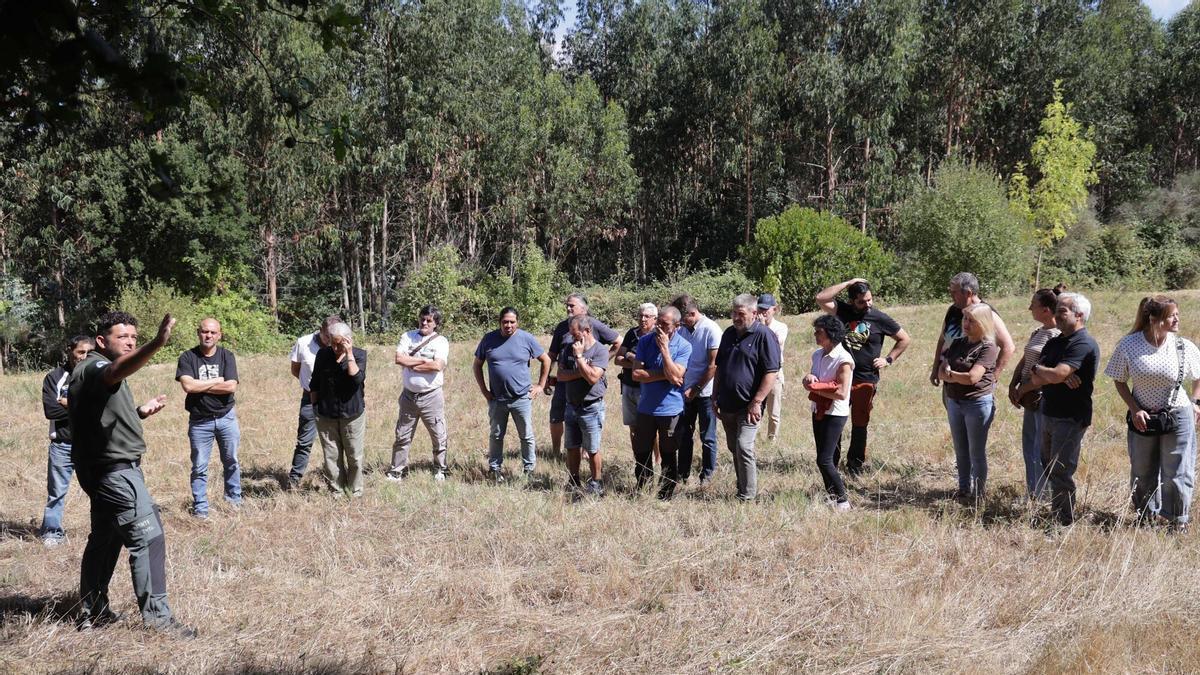 Comuneros de Vigo enseñan a los vecinos a protegerse de los incendios
