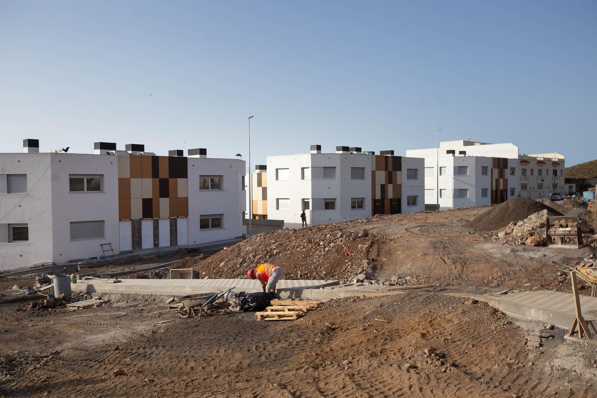 Visita del alcalde obras viviendas Tablero