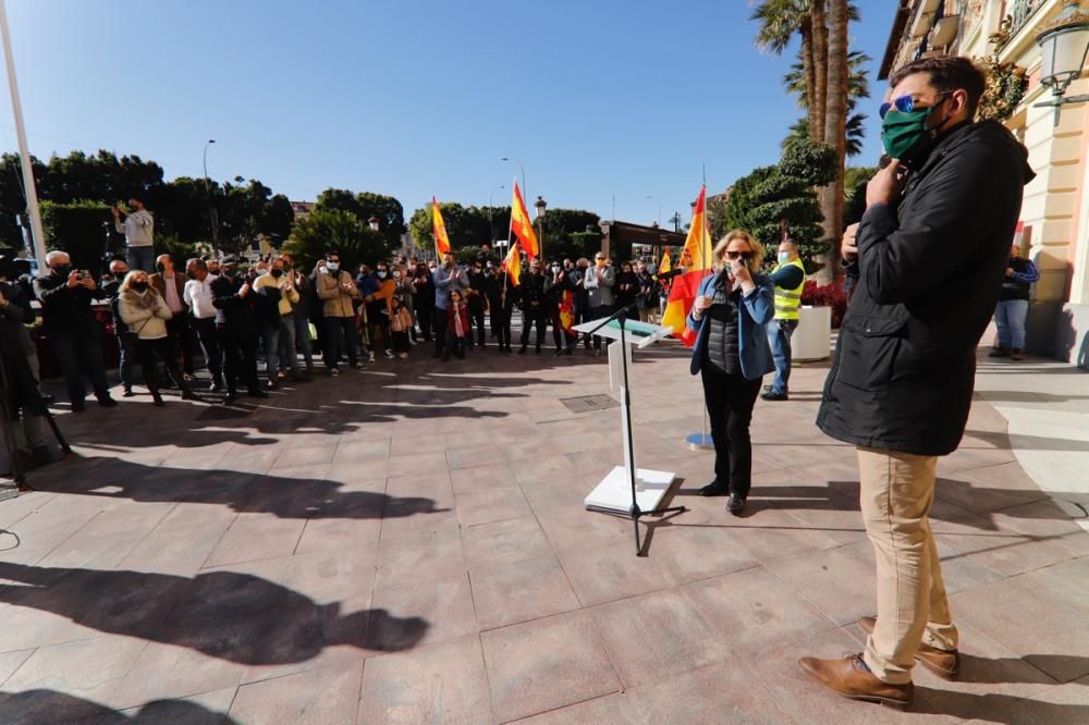 Más de un centenar de personas arropa a Vox en Murcia un acto en defensa de la Constitución