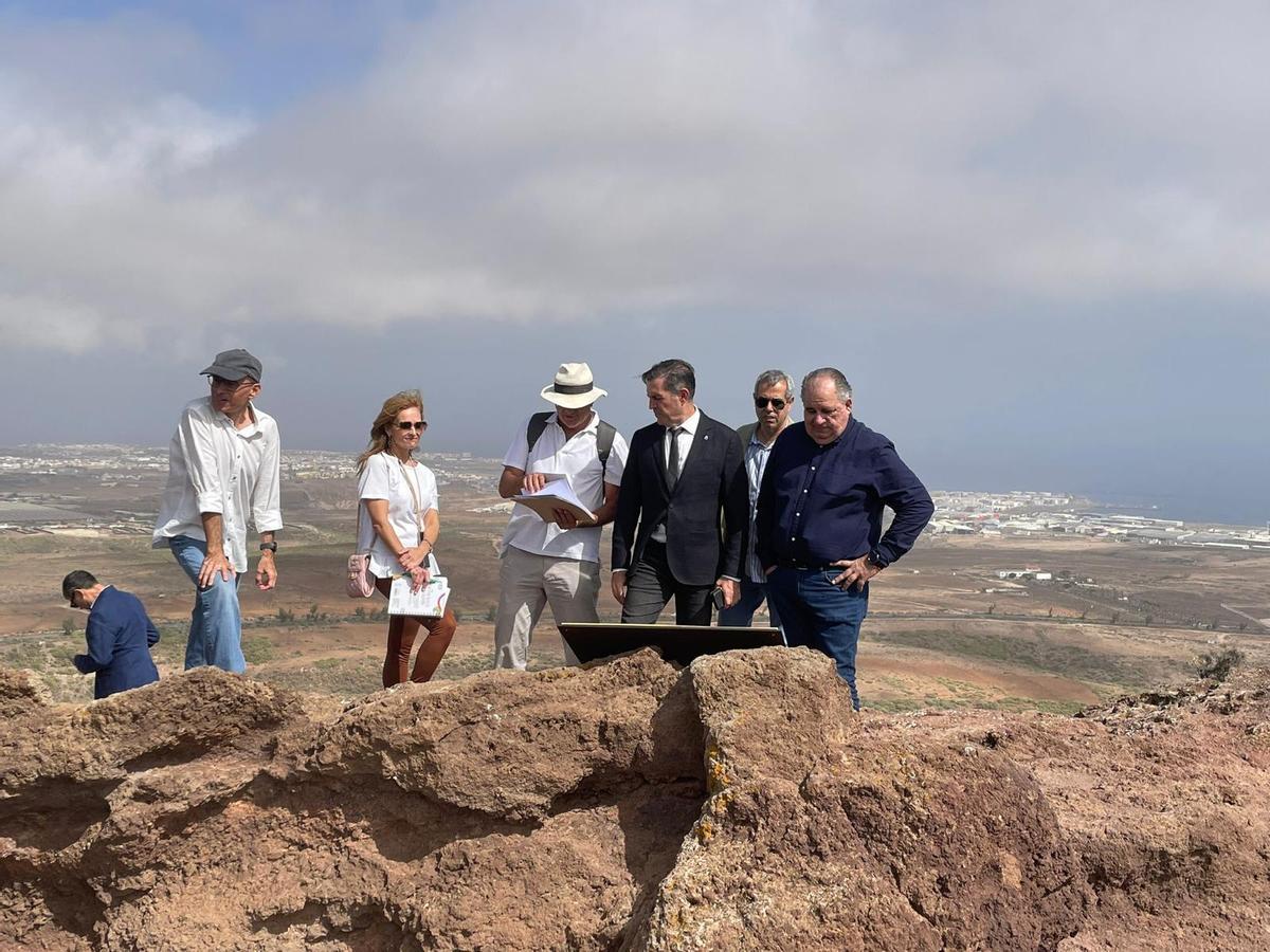 Imagen de la visita realizada al yacimiento arquelógico de Cuatro Puertas