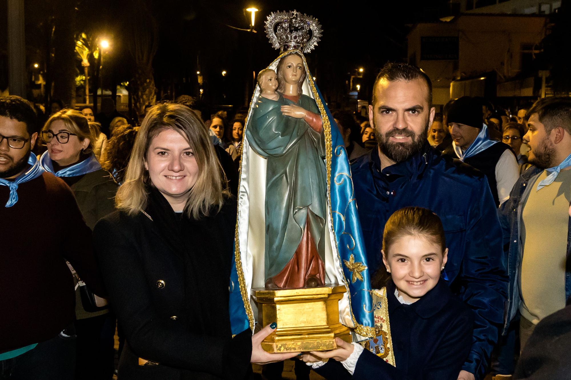 Devoción en Benidorm en la procesión de L'Alba