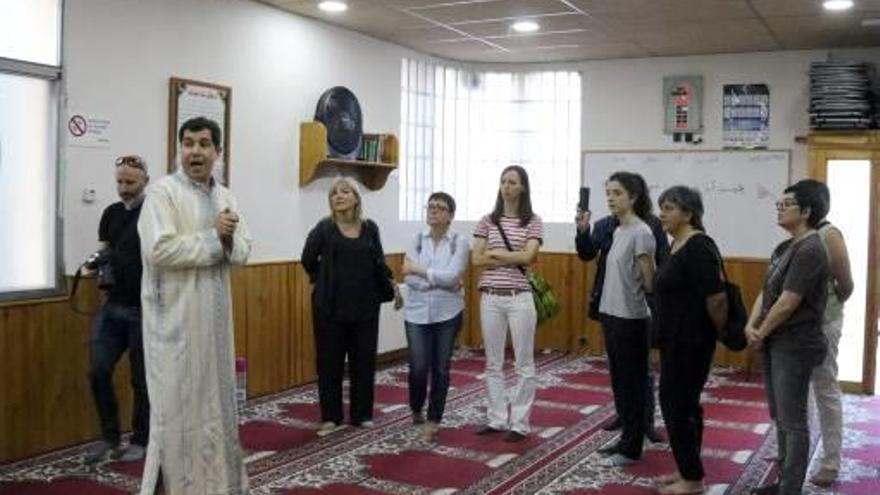 Durant el matí, es van fer visites guiades per la mesquita.