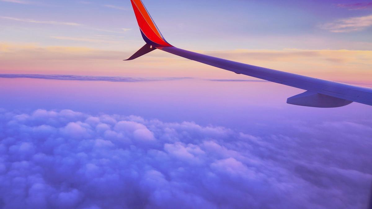 Fíjate en esto antes de subirte a un avión: pasa desapercibido, pero es de lo más importante