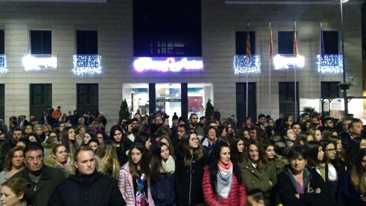 Más de 1.500 personas salen a la calle en Burriana para mostrar su indignación por la violación de la menor