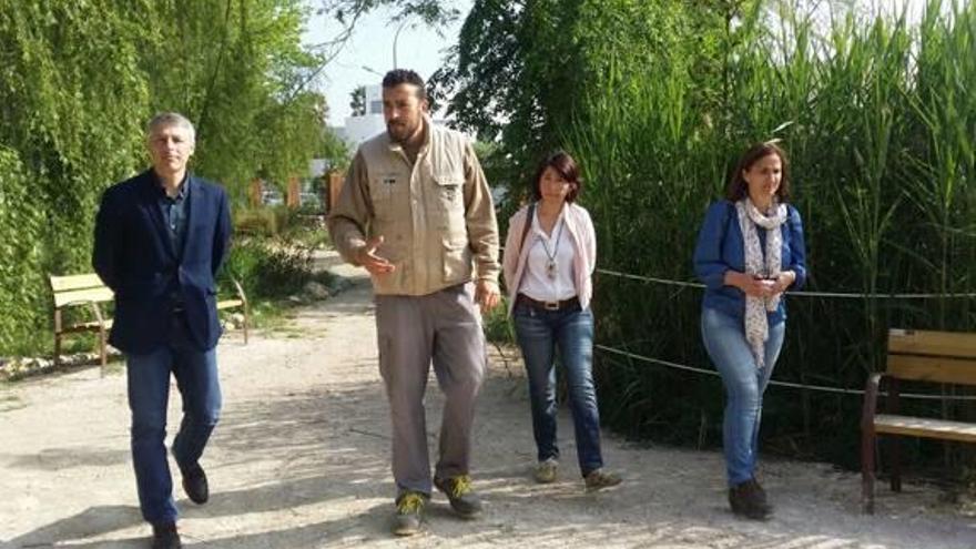 Un momento de la visita de las autoridades al Hort de la Bosca.