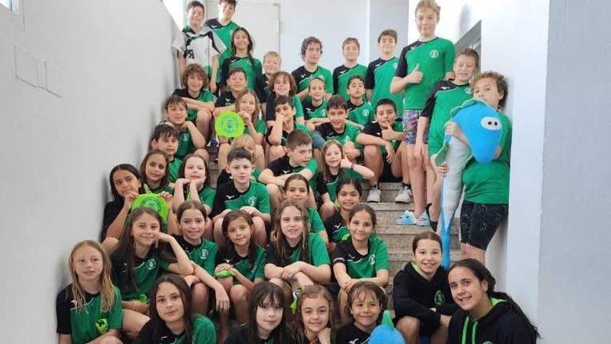 Nadadores y nadadoras del NiE Gandia en el Trofeo "Pitet"