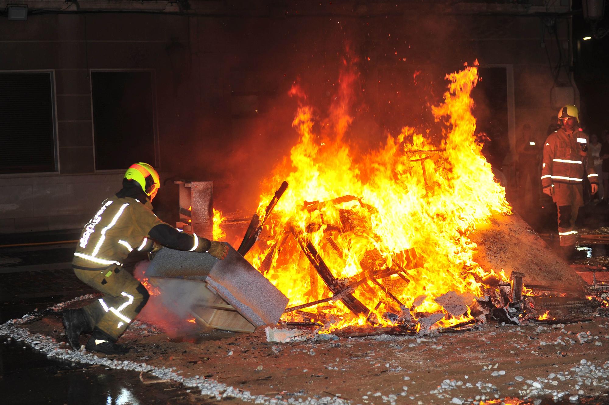 Cremà de la Falla Oficial.