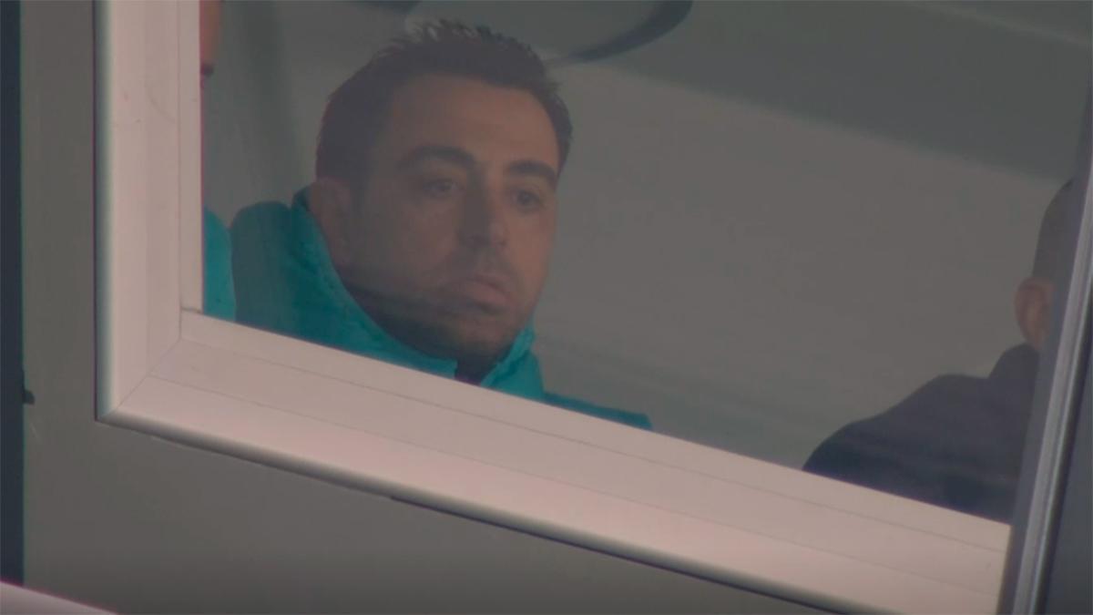 FC Barcelona - Valencia | Xavi Hernández vio el partido desde el palco del Camp Nou