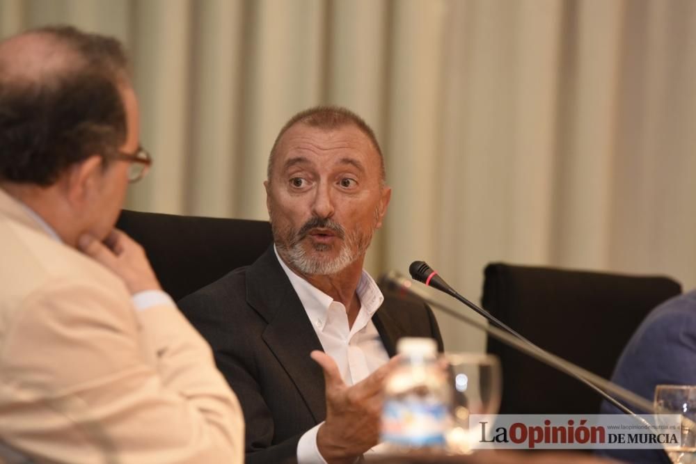 Conferencia de Arturo Pérez Reverte en la UMU