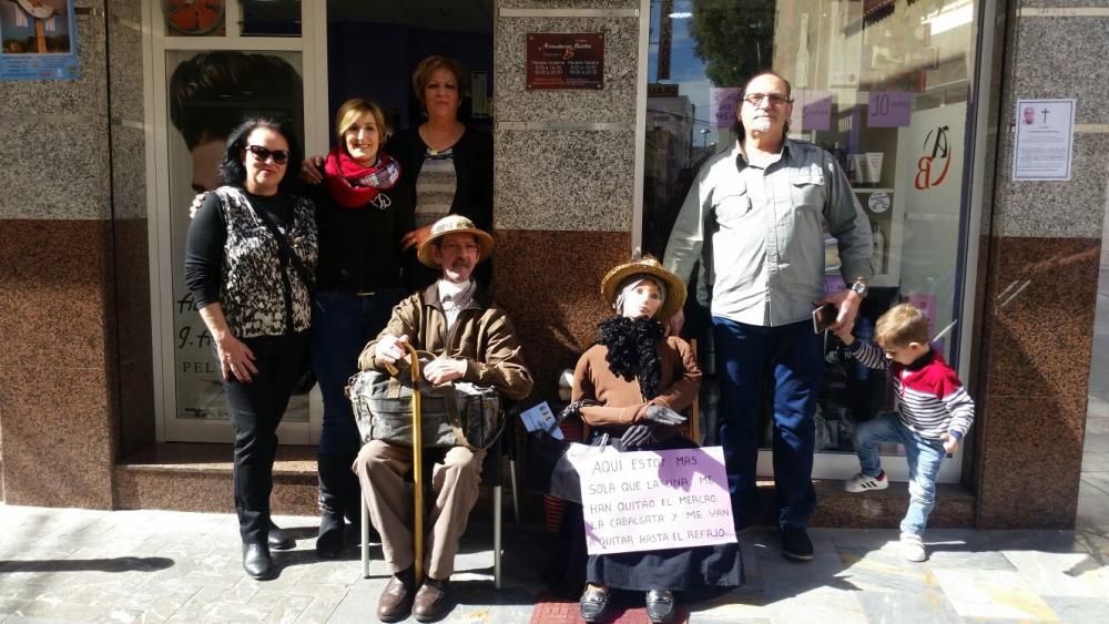 La curiosa imagen formó parte de la escenografía de «Partir la Vieja», una tradición humorística local