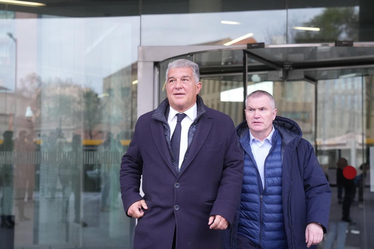 El presidente del F.C. Barcelona, Joan Laporta, a su llegada a la Ciutat de la Justicia, a 16 de enero de 2026, en Barcelona, Catalunya (España). Laporta, Yuste y otros dos exdirectivos y representantes de Core Store y CSSB Limited declaran en el Juzgado de Instrucción 22 de Barcelona como investigados por una presunta estafa de 91.500 euros ocurrida en 2016. 16 ENERO 2026 David Zorrakino / Europa Press 16/01/2026. Joan Laporta;Yuste;David Zorrakino;category_code_new