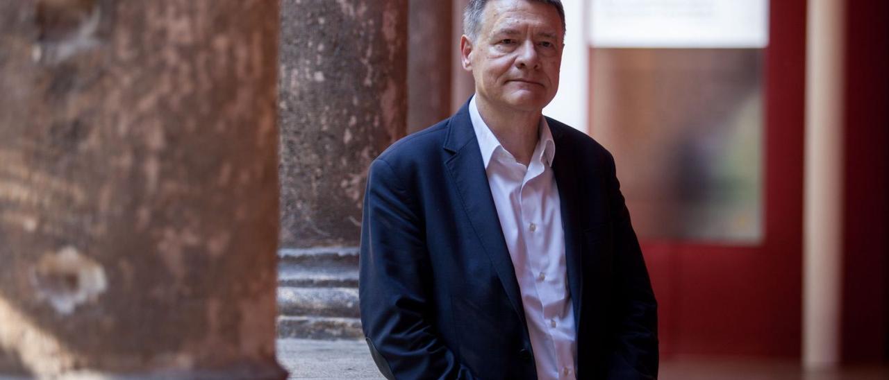 Jordi Sevilla, instantes antes de la presentación de su libro ‘La España herida’, el miércoles en el Centre Cultural del Carmen. | FERNANDO BUSTAMANTE