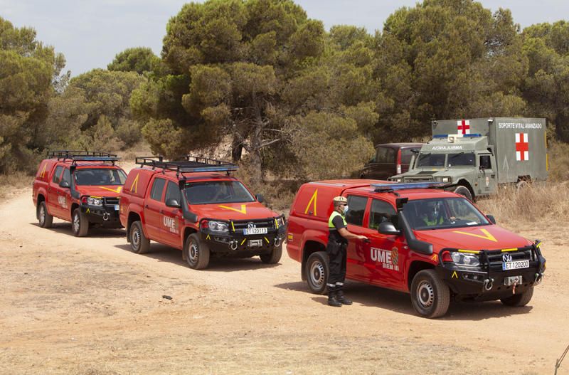 Gloria Calero visita la Unidad Militar de Emergencias, UME en la base militar de Bétera