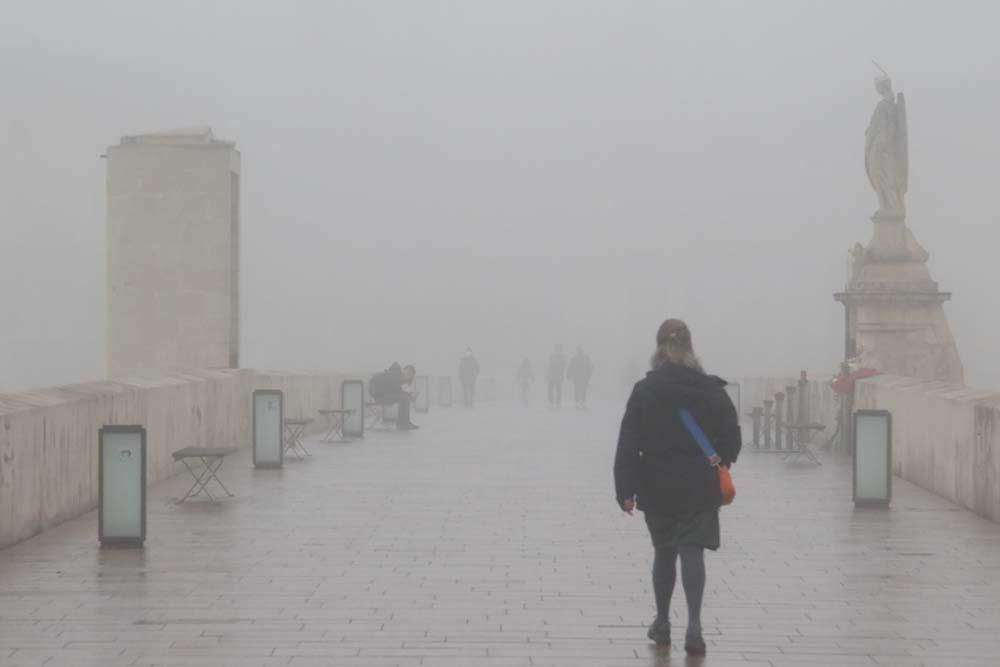 Córdoba despierta bajo la niebla