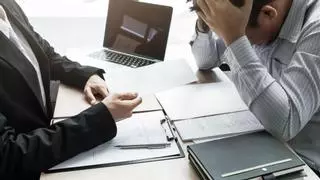 ¿Te pueden despedir por faltar solo un día al trabajo? Esto dice un abogado laboralista