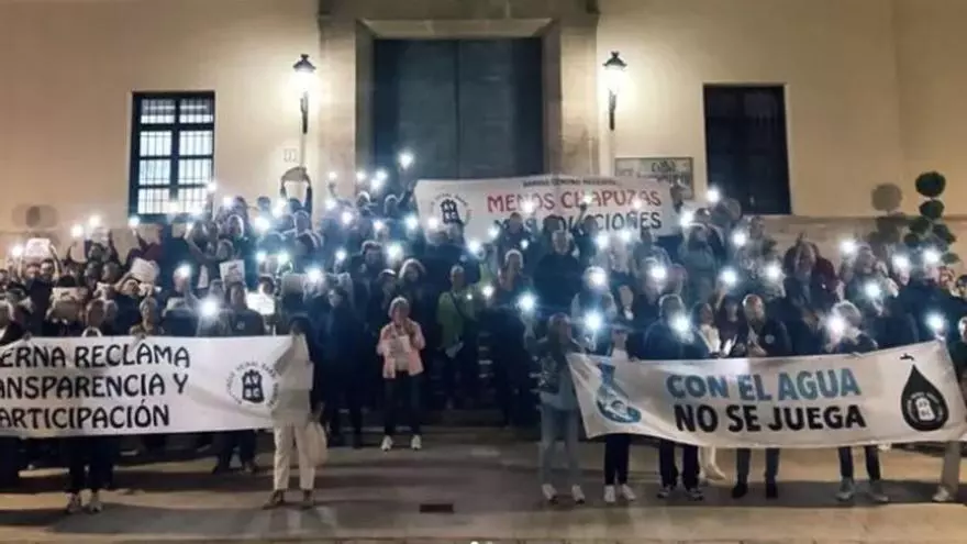 Protesta en Paterna contra la subida de la factura del agua