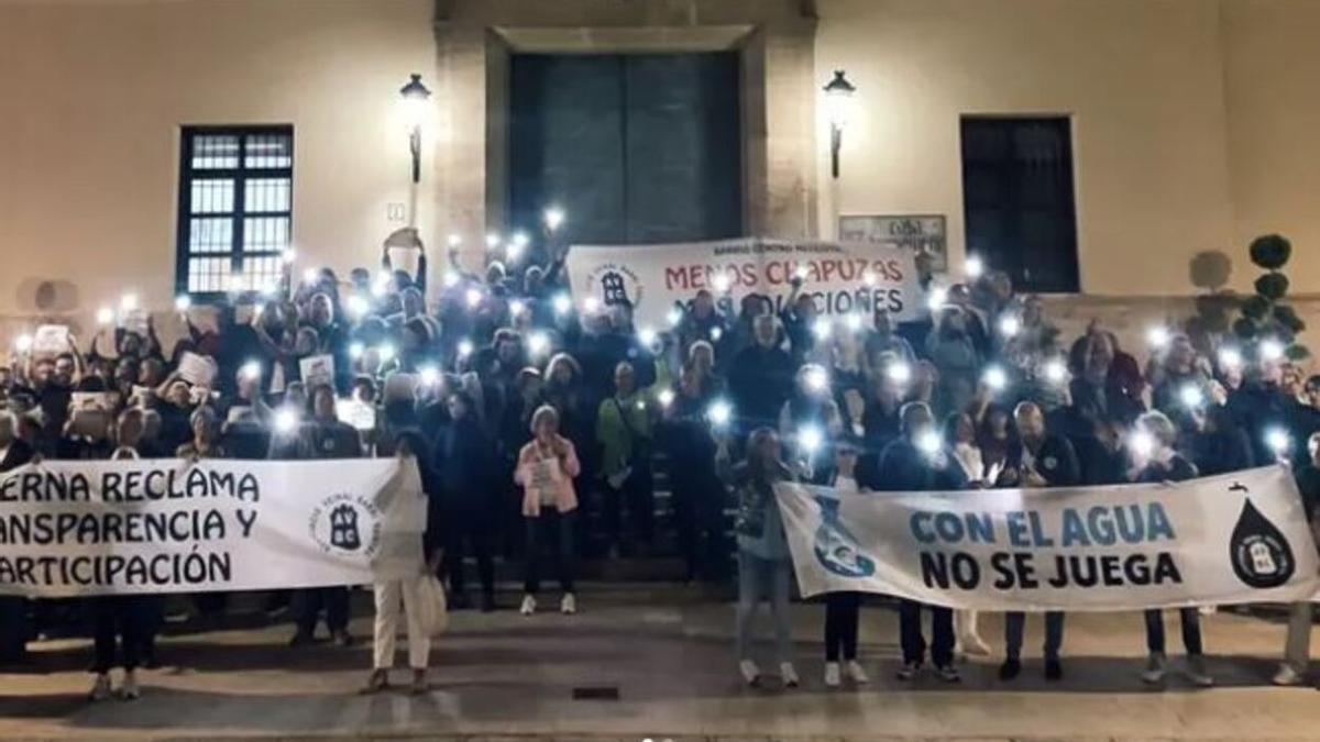 Protesta en Paterna contra la subida de la factura del agua
