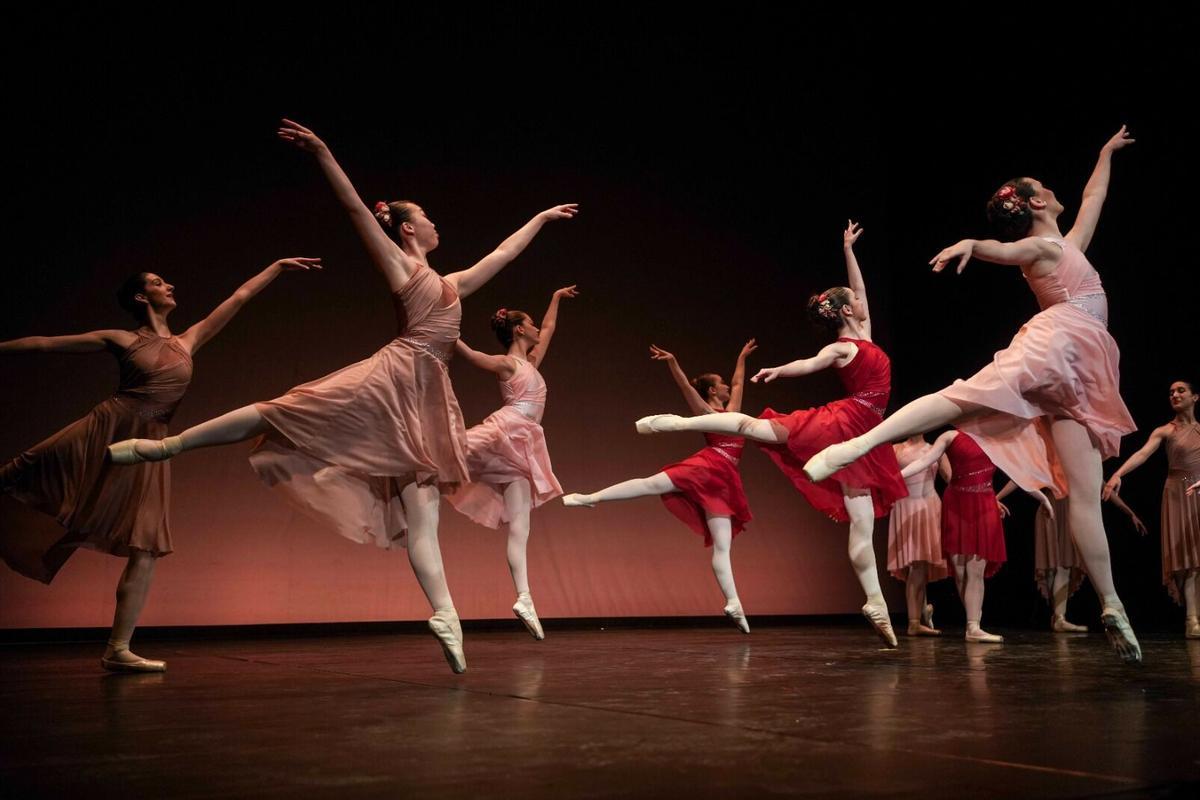 Actuación de alumnas del Conservatorio de Danza de Córdoba.