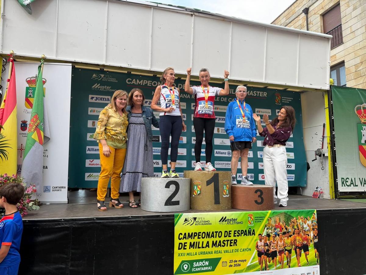 La atleta de Cullera, en lo más alto del podio.