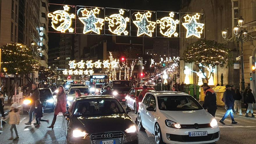 Atasco en el centro de Vigo: Black Friday, Navidad y manifestación del 25N