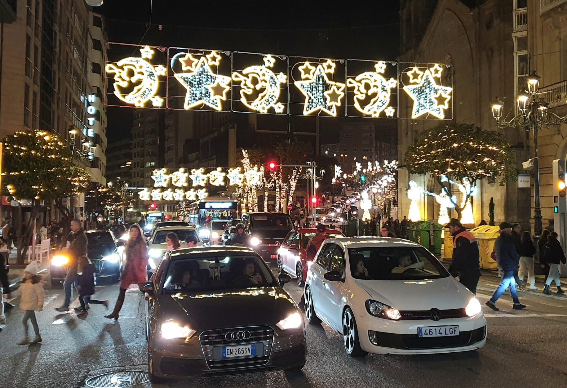 La Navidad y el Black Friday atascan el centro de Vigo