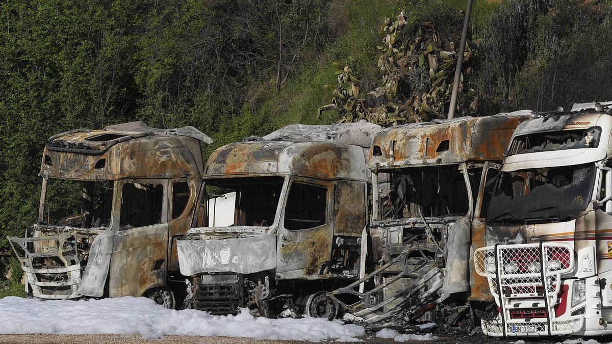 Les imatges dels vehicles calcinats